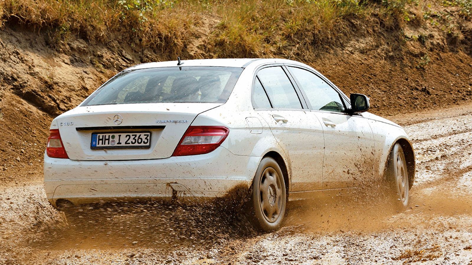 Mega Test Αντοχής Mercedes C-Class: Έκανε 13 φορές το γύρο της Γης